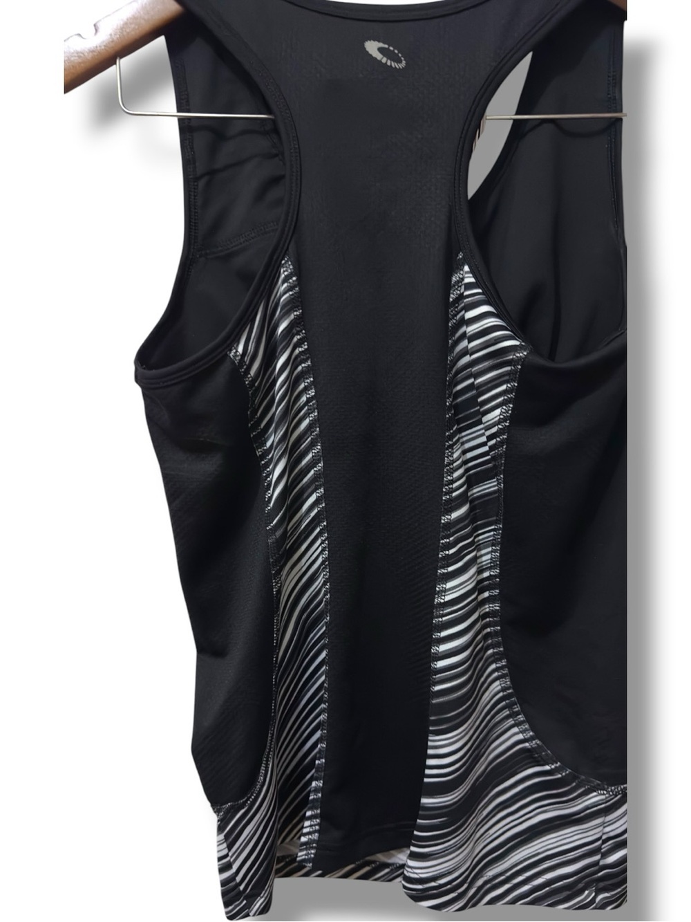 Tek Gear | EUC Black & White Striped Racerback Athletic Tank Top (size L) - Picture 5 of 7